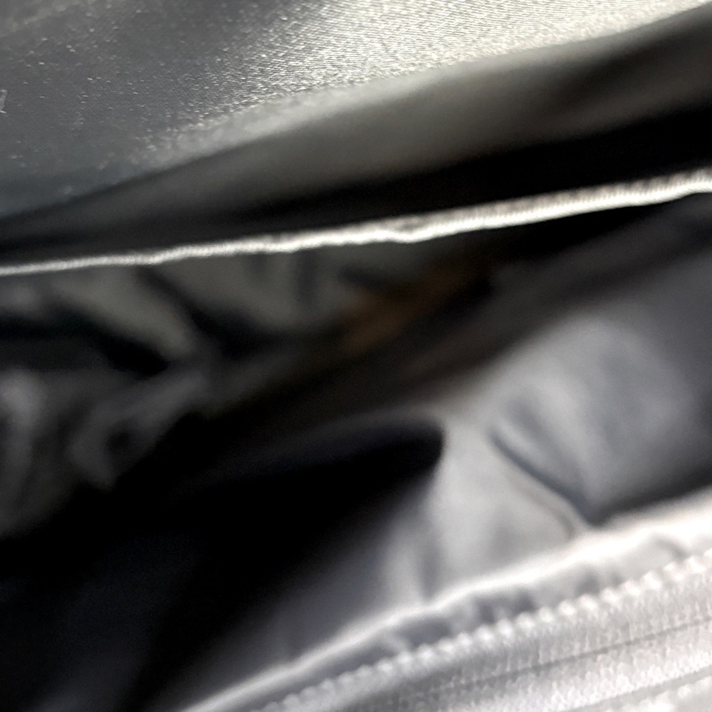 Lululemon New Early Embark Duffel 27L Deep Coal Nylon Large Messenger Laptop Bag - Picture 9 of 10